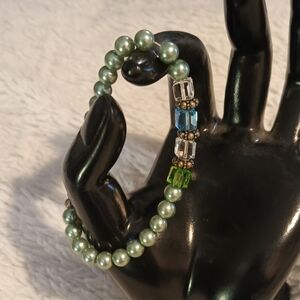 Elegant Green Pearls and faceted crystal Bracelet